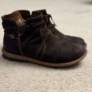 Women’s Born ankle boots, size 7